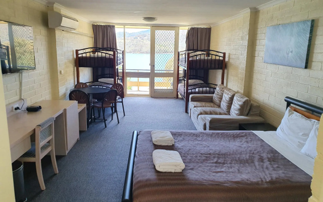 Lake Jindabyne Hotel