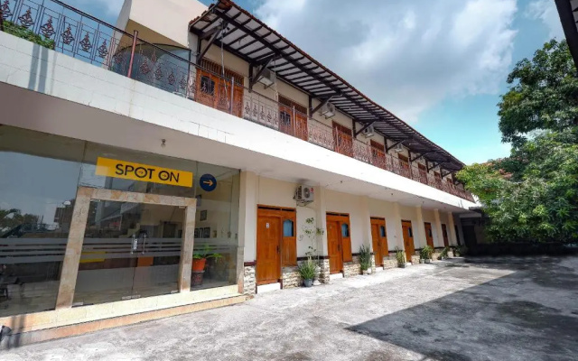 SPOT ON 2011 Hotel Mekar Sari