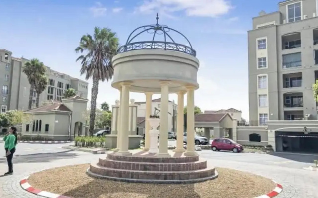 2 Bedroom Mountain View Penthouse Century City