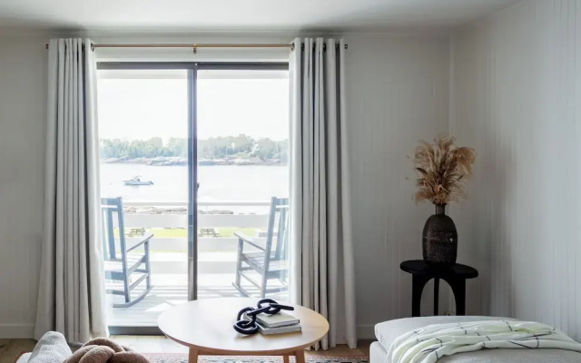 Bluebird Ocean Point Inn