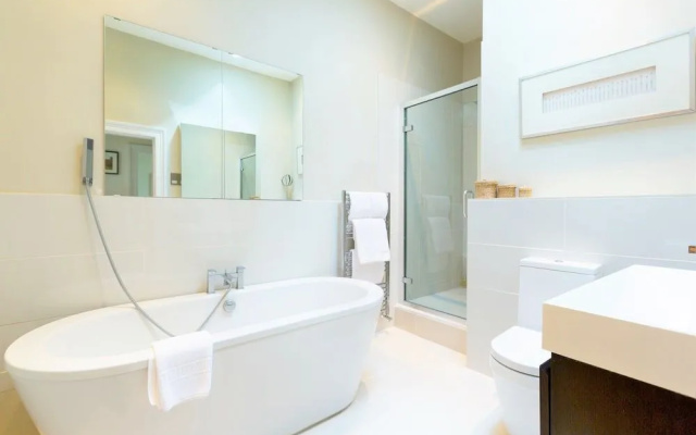 Luxury Apartments - Queen Circus
