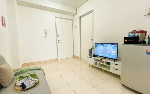 Homey And Modern 2Br At Green Bay Pluit Apartment