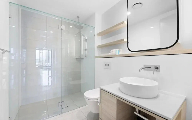 Luxe Oceanfront 1-bed High Rise With Pool & Gym