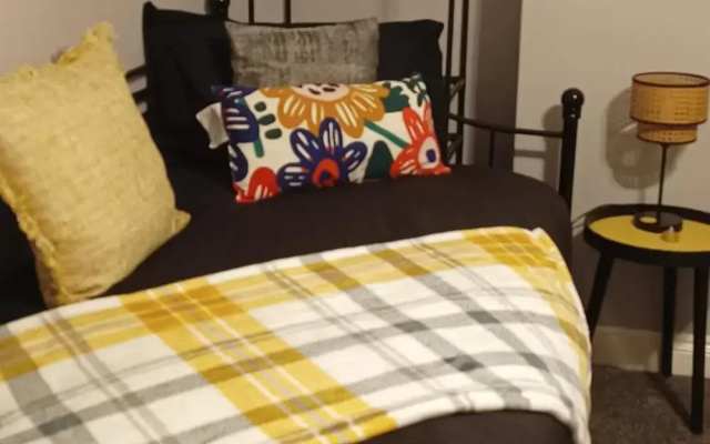 Apartment - Sleeps 5, Free Parking & Sun Terrace