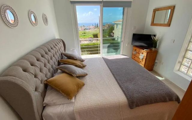 2 Bedroom Roof Terrace & Sea View Apartment