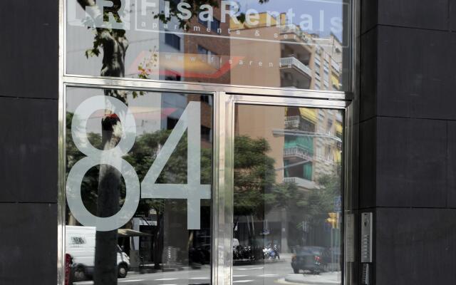 Апартаменты Fisa Rentals Les Corts Apartments вид на фасад