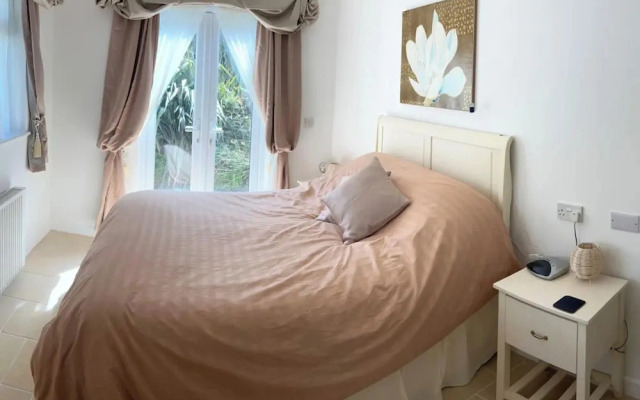 Coastal 1 Bed Flat - Sleeps 2 -patio - Parking