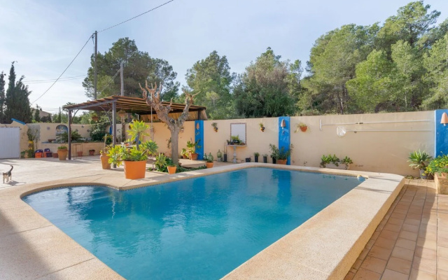 Lovely Chalet in Polop With Swimming Pool