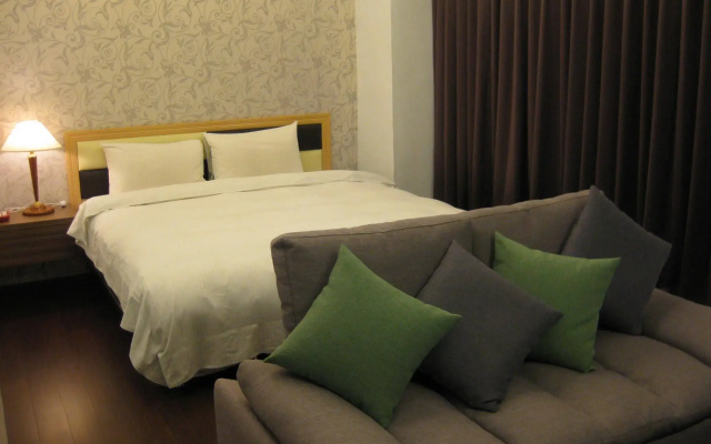 Champagne Hotel