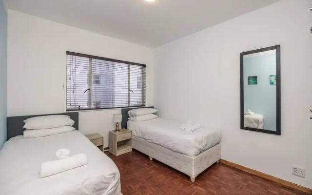 Centrally Located 2 Bedroom Apartment in Cape Town