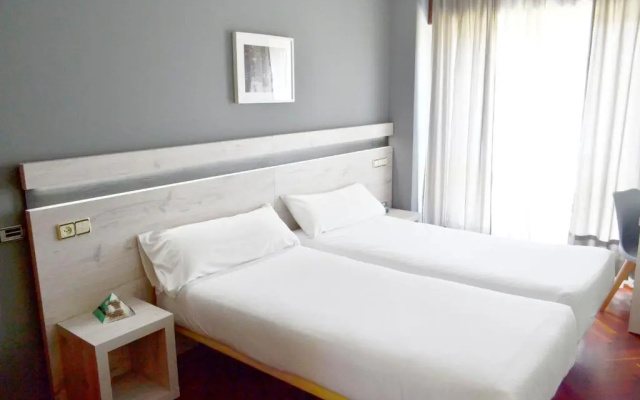Hostal Alda Puerta Coruña