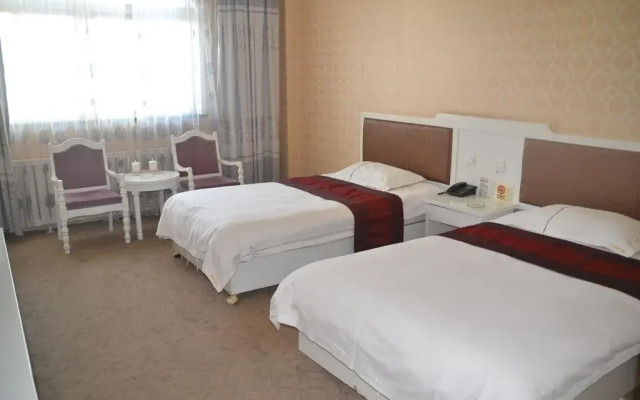 Yining Huarui Business Hotel