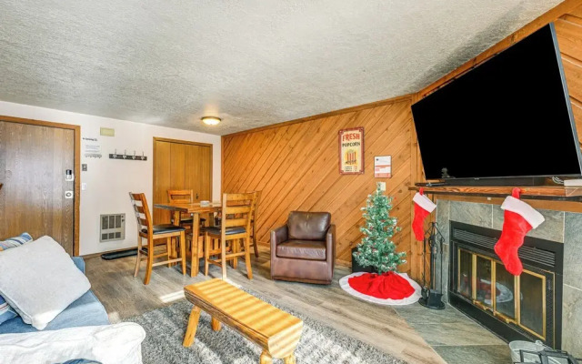 Timberbrook Village Condo: Community Pool, Hot Tub