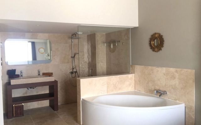 Grand Hotel Des Sablettes Plage, Curio Collection By Hilton