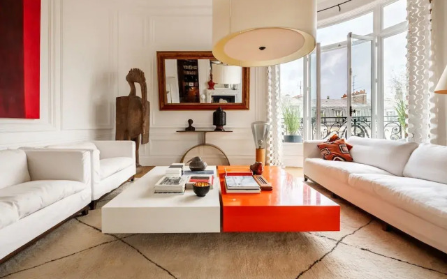 Prestigious Apartment Near the Trocadero