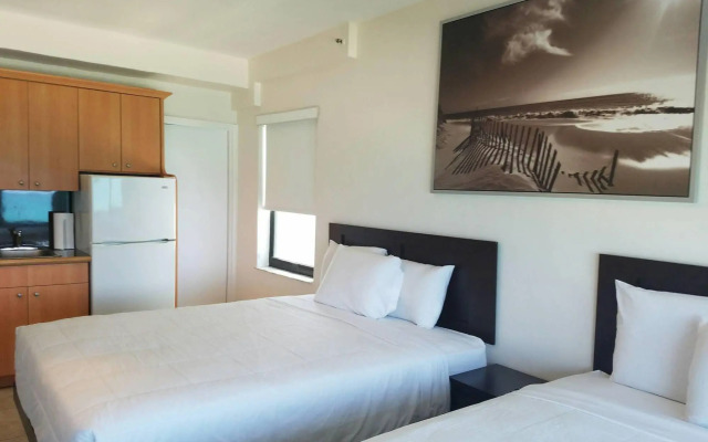 Ocean Front Casablanca Studios with FULL KITCHENS & Beach access By BL Rentals