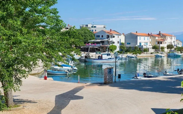 Nice Apartment With Private Terrace Near the Sea