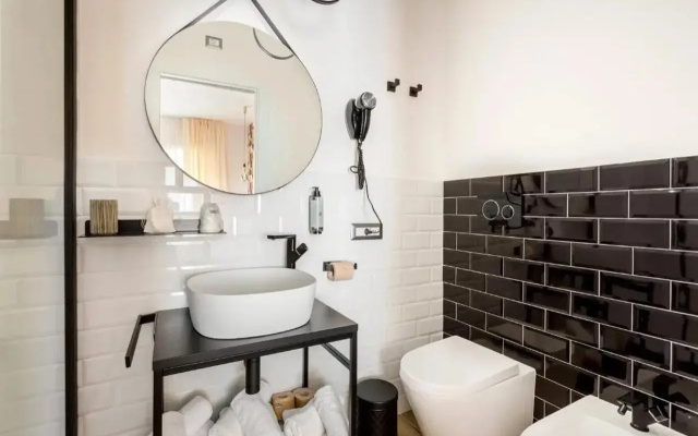 Romi Suite