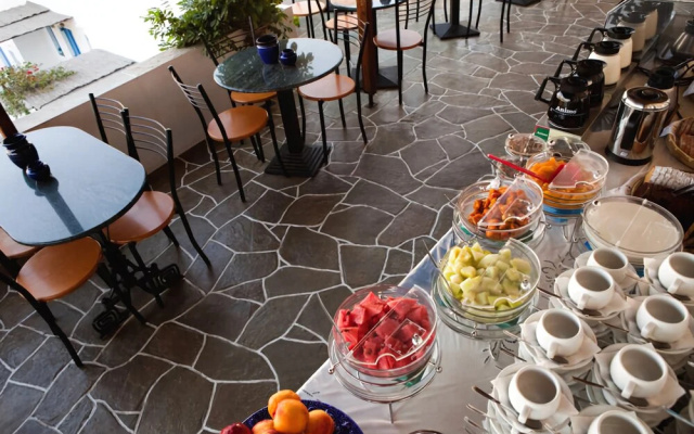 Alexandros Hotel