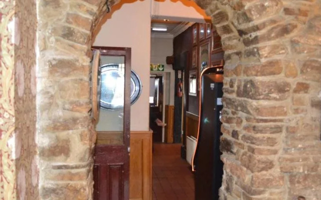 Oak Tree Inn
