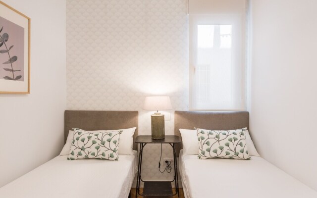 Отель 4pax. With 2 Bds. & 2 Bathrooms Next to Atocha Train Station Мадрид комната для гостей