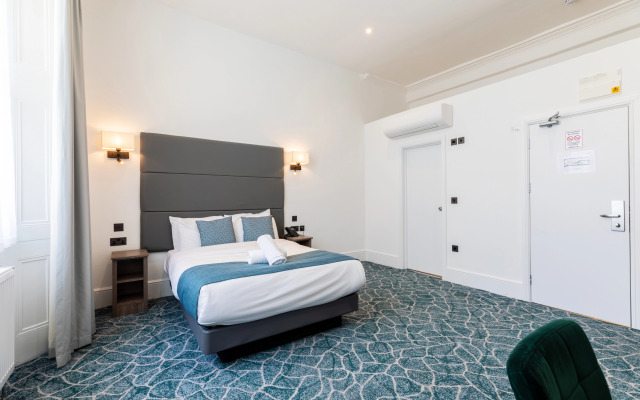 The J Hyde Park Hotel