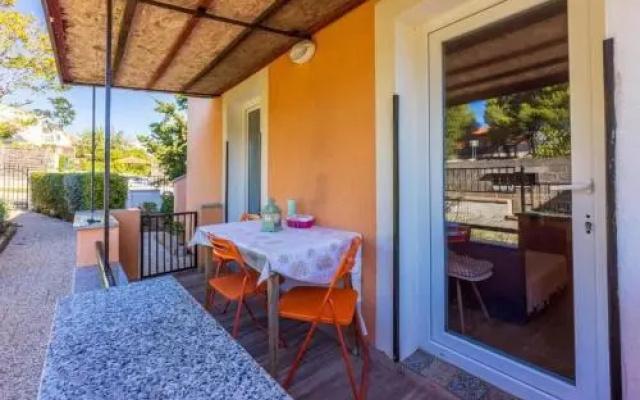Apartments Davor 1676