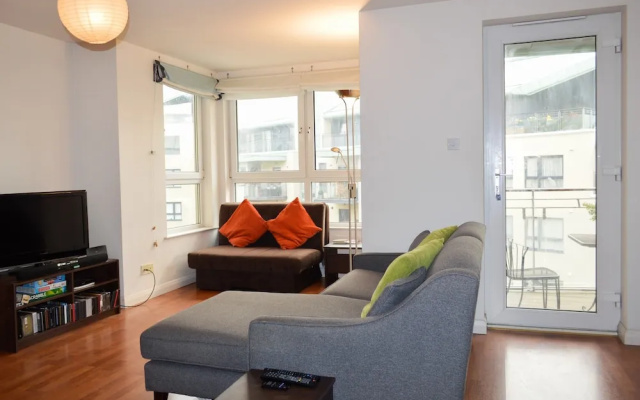 Modern 1 Bedroom Apartment With Balcony