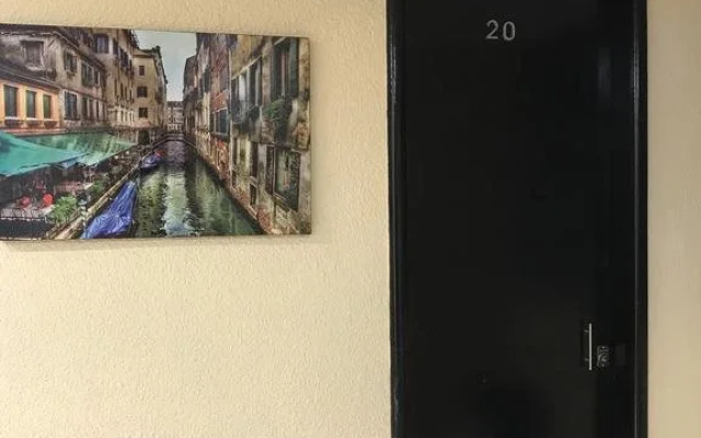 Hotel June