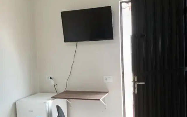 Quarto Suíte independente da casa com garagem