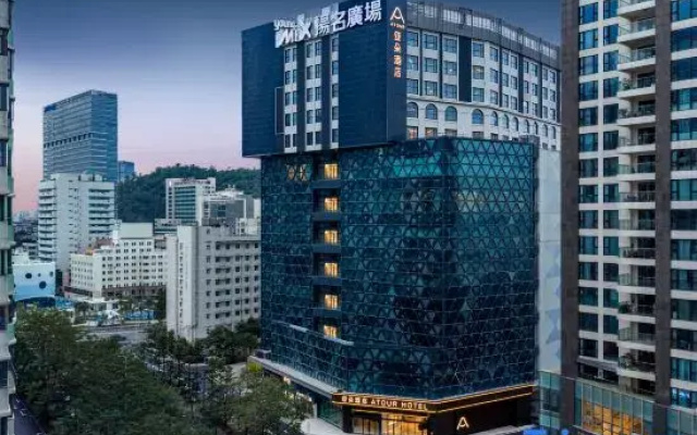 Zhuhai Lovers Road Sun Moon Shell Grand Theater Atour Hotel