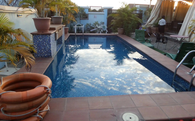 Отель Alheri Suites