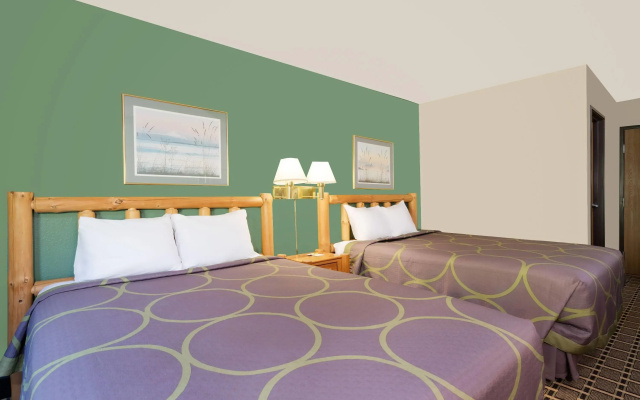 Super 8 by Wyndham Cloquet