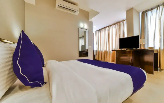 OYO Flagship 27068 The Sapphire Comfort Hotel