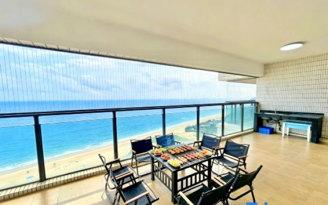 Ocean Heart Sky Villa (Hailing Island Poly Yintan Branch)
