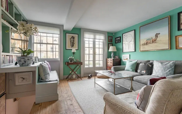 Royal Crescent Mews by Onefinestay