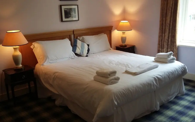 Glencanisp Lodge
