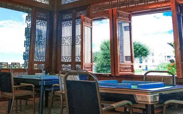 Ba'erhe Shan · Cao Tang (Erhai S Bay Ecological Corridor Store)
