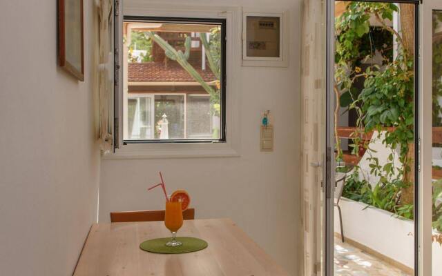 Nikos Hotel