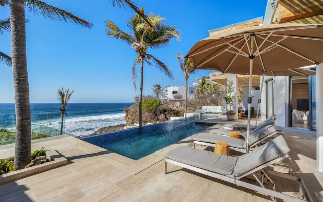 Private Careyeros Oceanfront Living