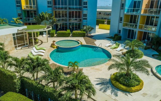 Ground Level Condo 2BR 2BA w Pool Access Gym