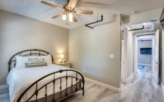 902 Howard Lofts