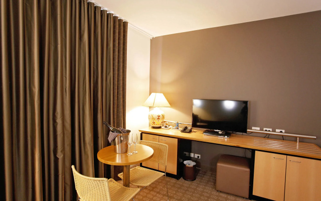 Golden Pebble Hotel