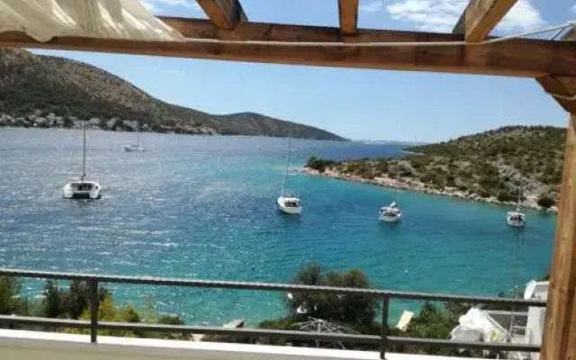 Nice Apartment in Grebastica