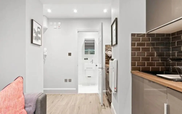 Designer 1 Bed apt W/terrace Sleeps 3 in Camden