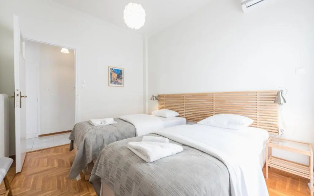 Cozy and Fresh 2bdrm apt Close to Metro