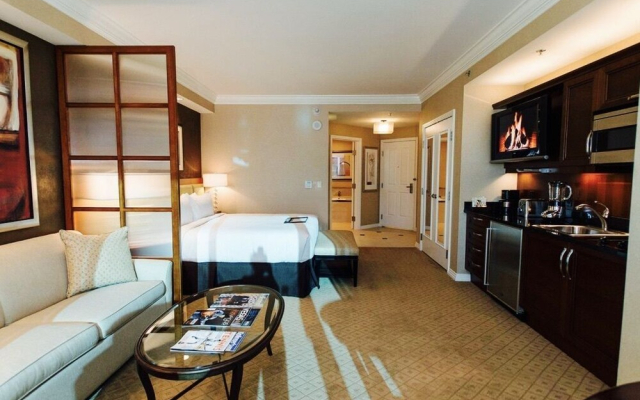 Suites at Signature