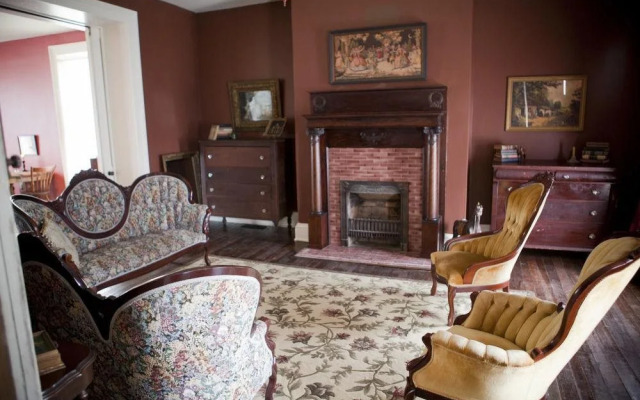 1818 Main Street Bed & Breakfast