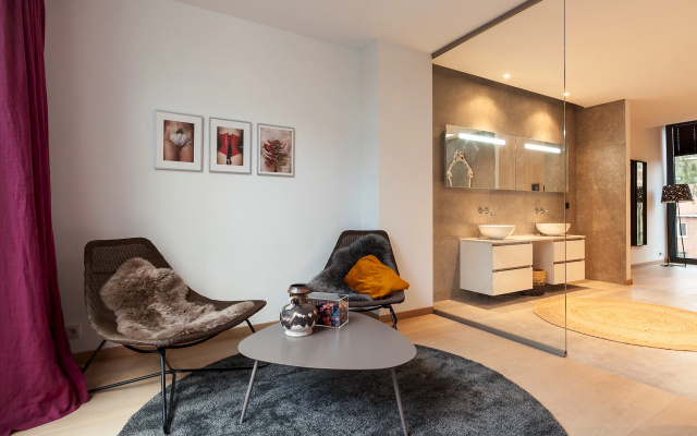 Unit 3 - Modern Smart Home Triplex Private Garden & Parking