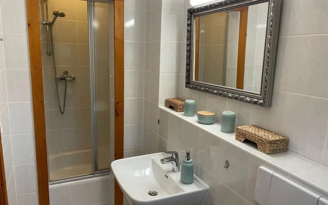Retreat With Garden & Family Amenities
